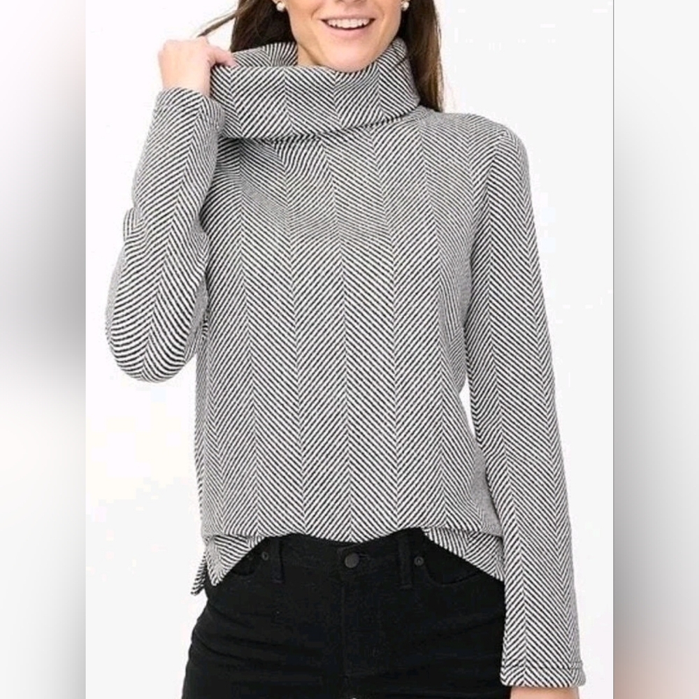 J. Crew Black and White  Pullover Sweater Size Medium